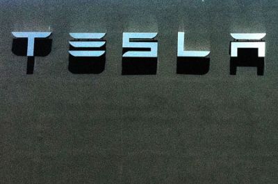 美股异动 | 特斯拉(TSLA.US)盘前涨超4%，此前宣布将上线电池回收服务
