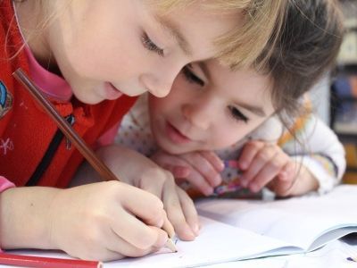 美股异动 | 新东方(EDU.US)涨超3%，将于10月13日公布Q1财报